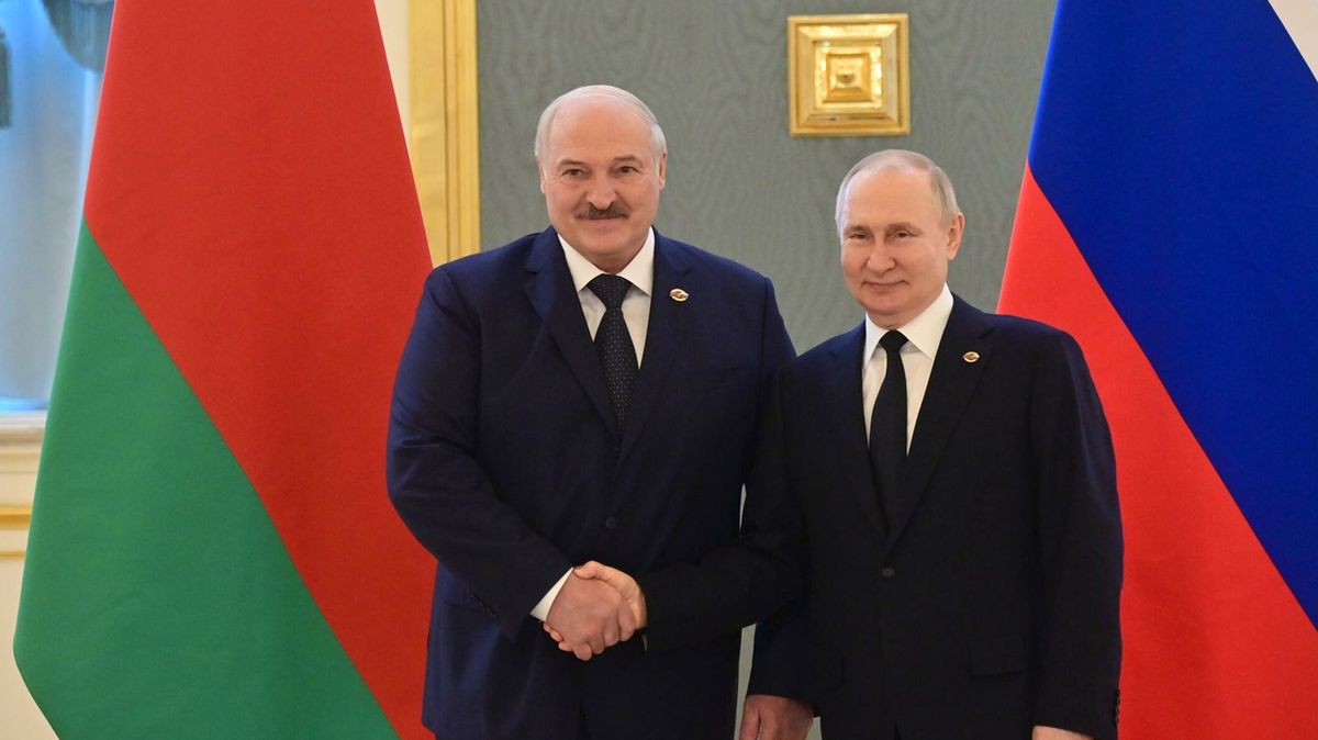 Vulgarity i obavy. Lukašenko armádním špičkám vylíčil hovor s Prigožinem